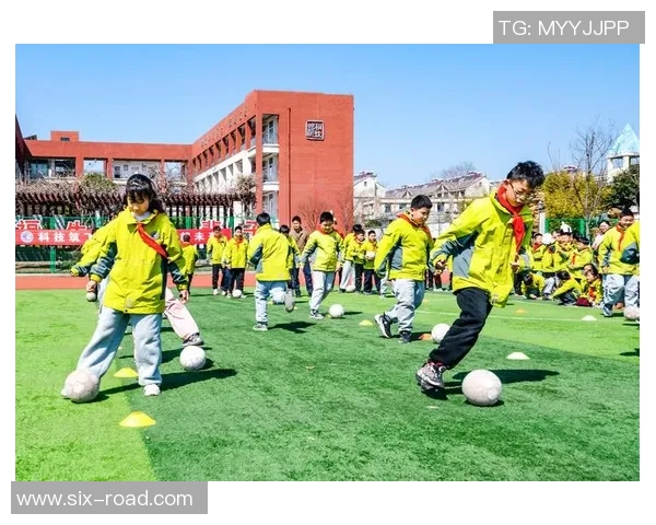 享受踢足球的乐趣与激情体验带来的快乐与友谊 享受踢足球的乐趣与激情体验带来的快乐与友谊